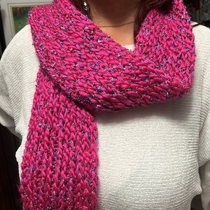 BEAUTIFUL HAND MADE MAGENTA TINSEL KNITTED SCARF
